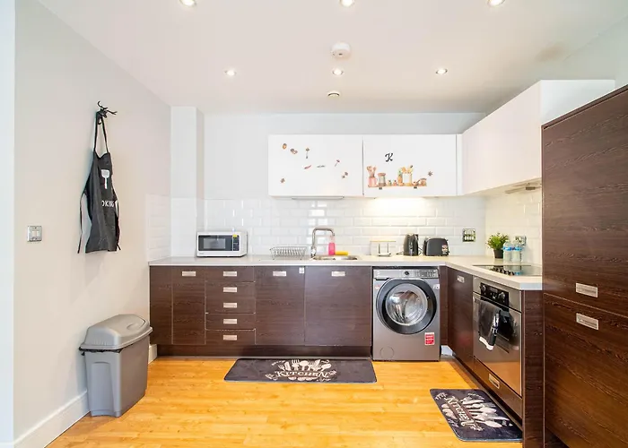 Prime Area, Stylish 2 - Bed, Netflix, Games & Parking